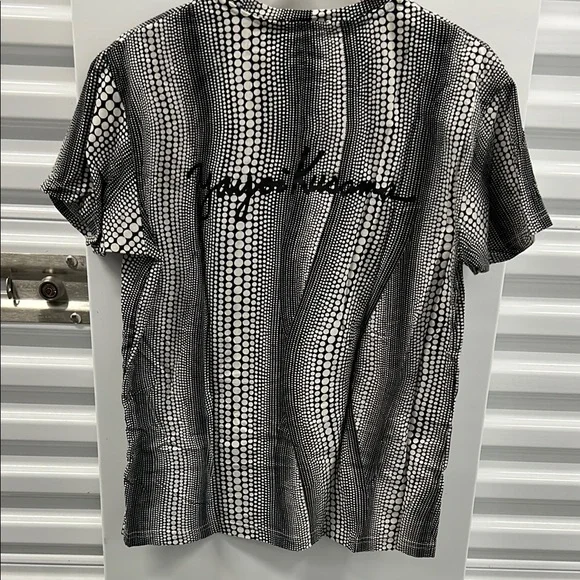Uniqlo Black and White Geometric Short Sleeve Tee - Picture 3 of 4